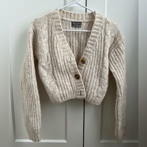 Urban Outfitters Cream Cable Knit Sweater Cardigan V Neck Cardigan w Buttons